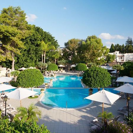 Corinthia Palace Malta Attard Екстериор снимка The swimming pool at the hotel
