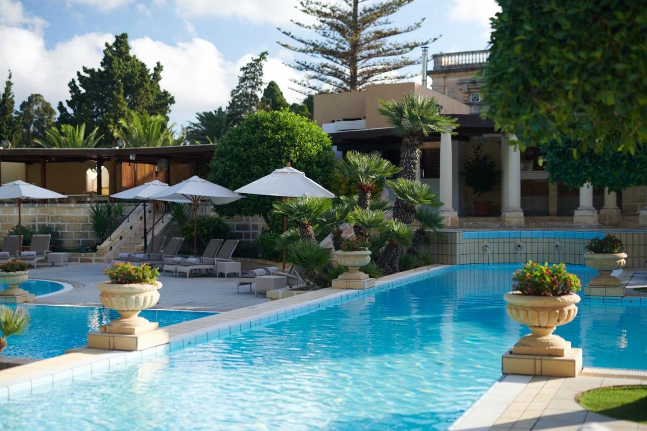 Corinthia Palace Malta Attard Екстериор снимка Pool at the Grand Resort