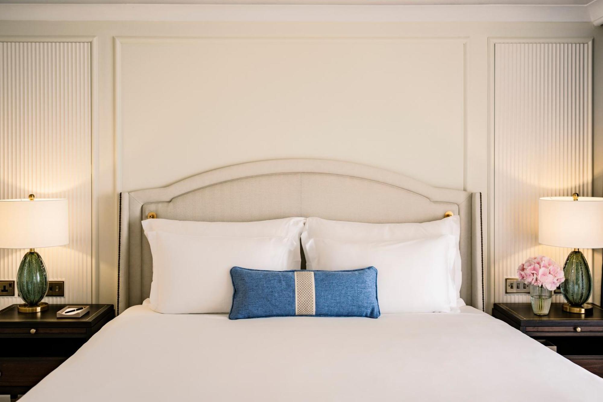 Corinthia Palace Malta Attard Екстериор снимка A bedroom at The Carlyle